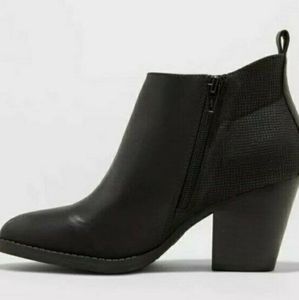 💥2/$30 Double Zip Black Bootie Unive